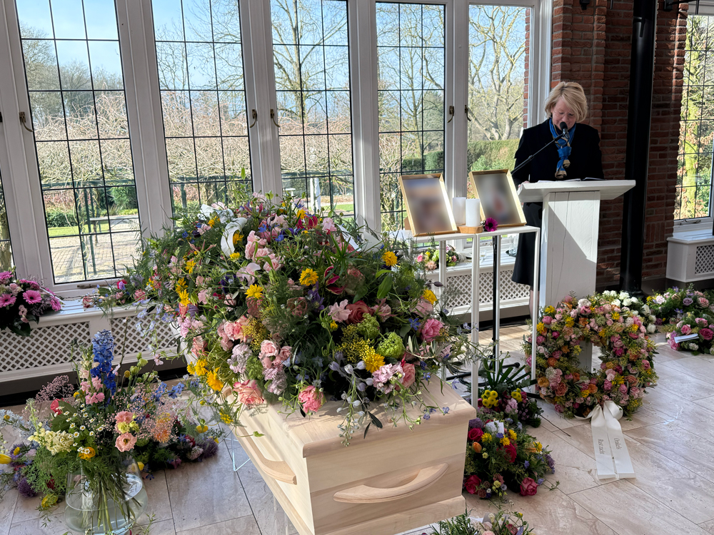 Bloemenband bij de uitvaart